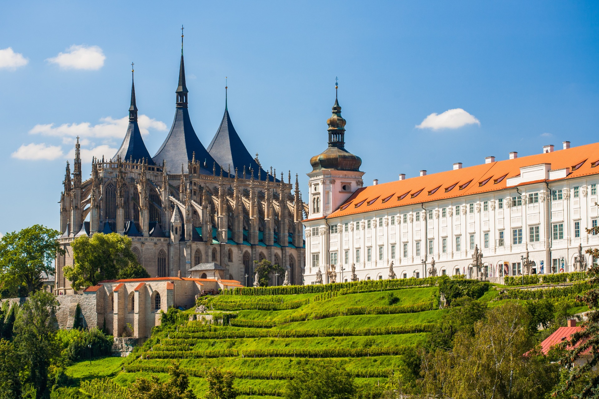 Prague to Kutná Hora tour with Bone Church with entrance fees and pick up/drop off