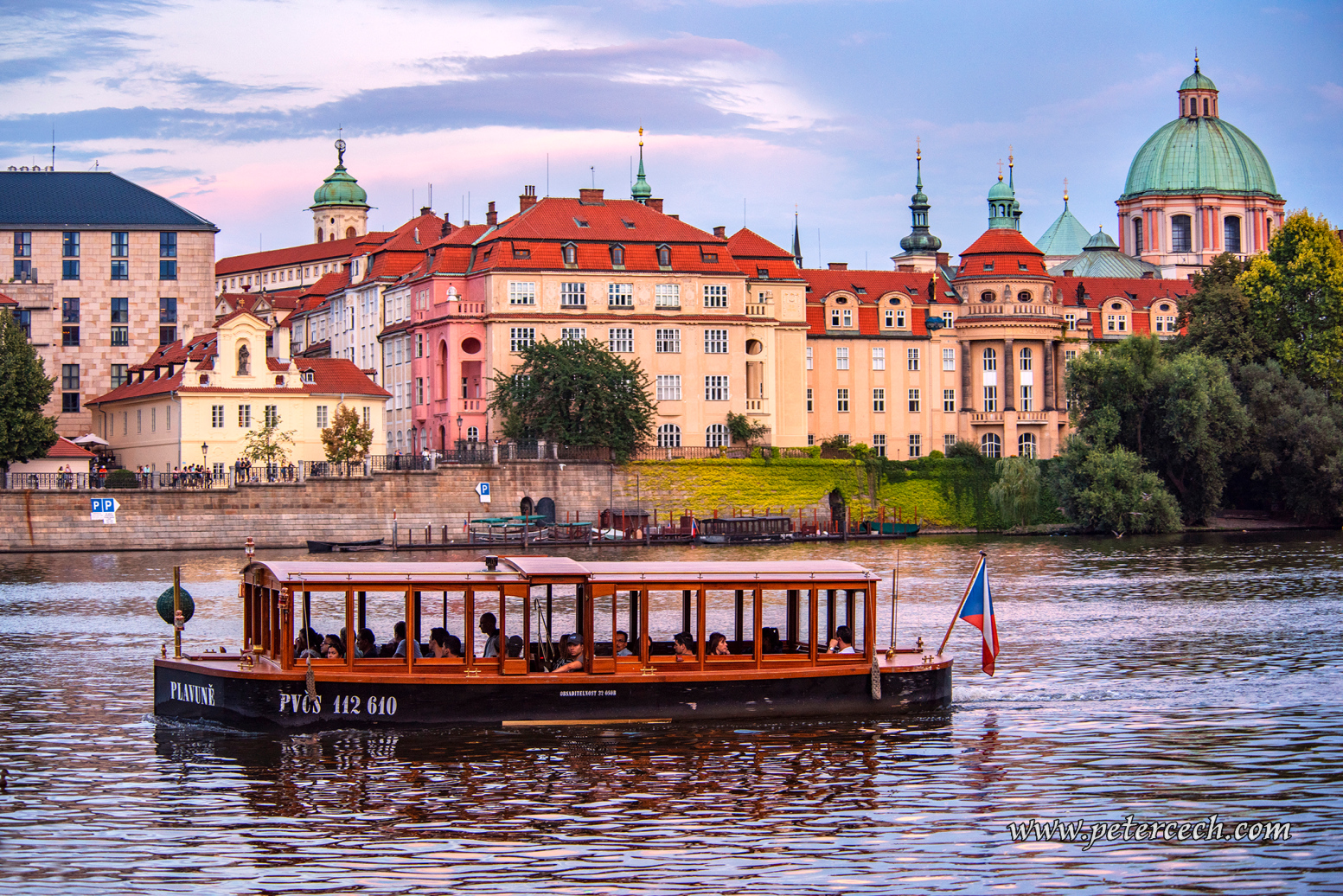 Historic river cruise with refreshments