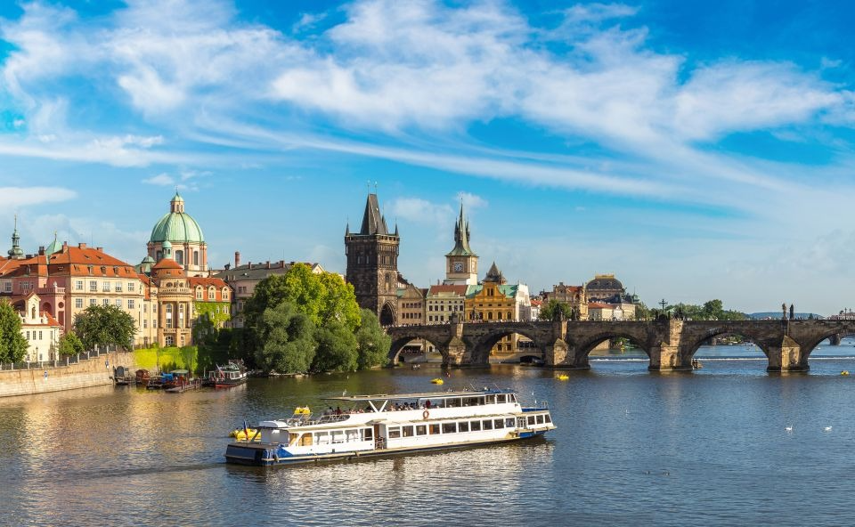 Cruise on the Vltava River with Snack