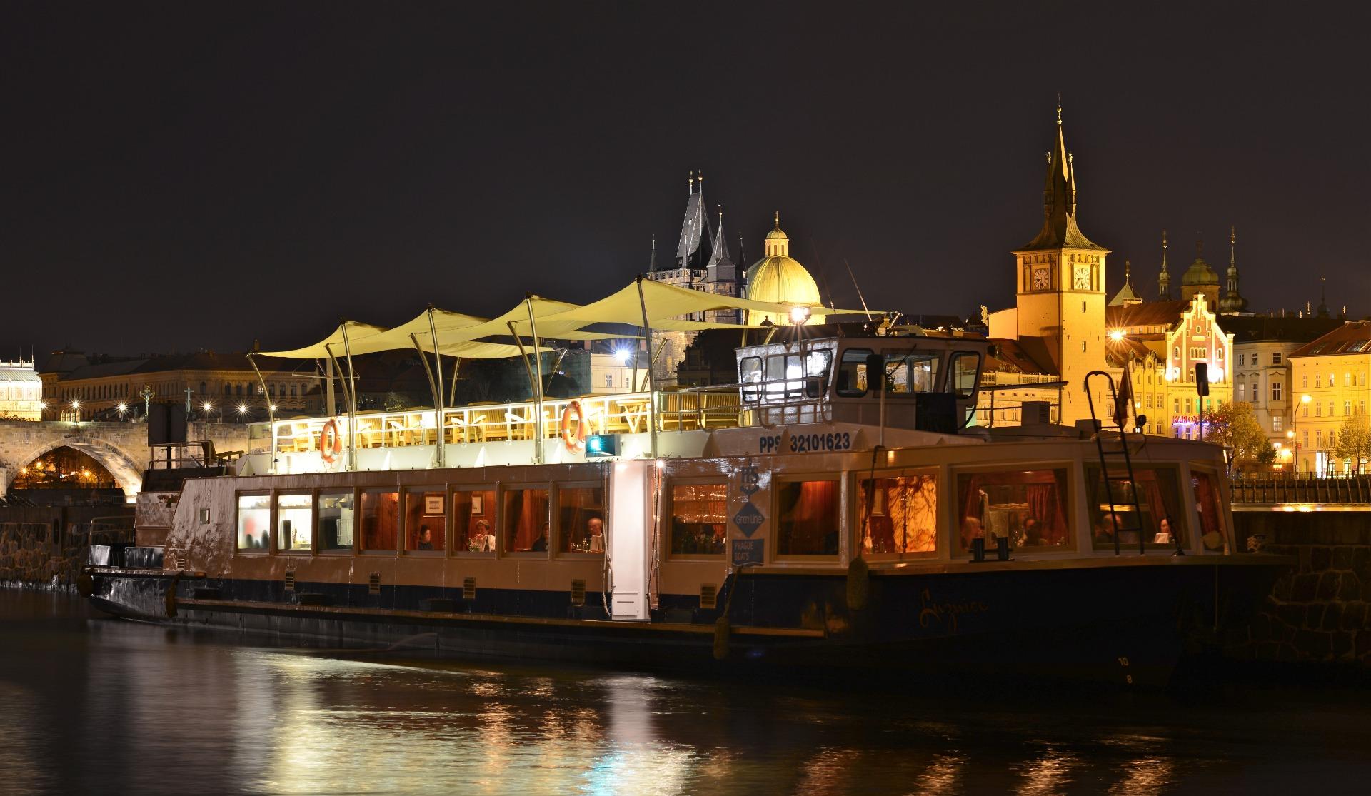 Prague Night Boat Tour with Dinner & Music